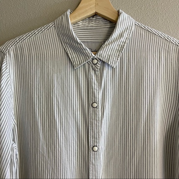 Rails Eliza Pinstripe Snap Button Down Top Size Medium White - Picture 4 of 10